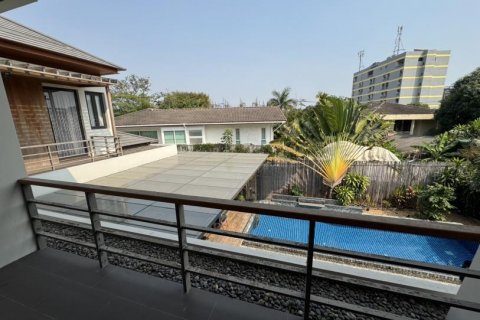 House in Bangkok, Thailand 4 bedrooms № 110940 - photo 5