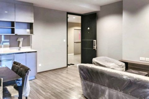 Condo in Bangkok, Thailand, 2 bedrooms  № 133063 - photo 3