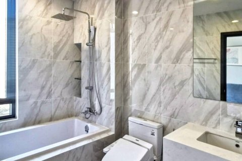 Condo in Bangkok, Thailand, 2 bedrooms  № 133063 - photo 8