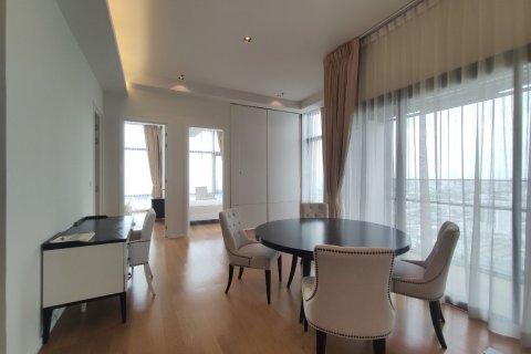Condo in Ratchathewi, Bangkok, Thailand, 3 bedrooms  № 123615 - photo 1