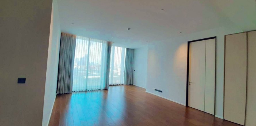 Condo in Khlong Toei, Bangkok, Thailand, 3 bedrooms № 123616