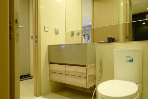 Condo in Bangkok, Thailand, 2 bedrooms  № 143103 - photo 12