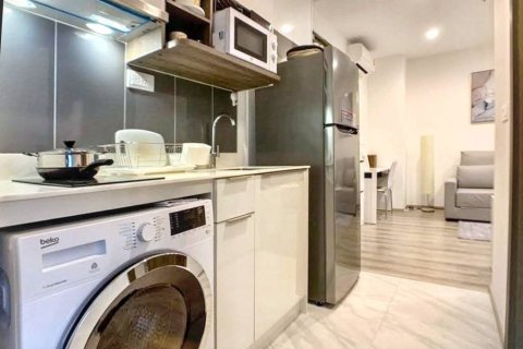 Condo in Bang Kapi, Bangkok, Thailand, 1 bedroom  № 132888 - photo 4