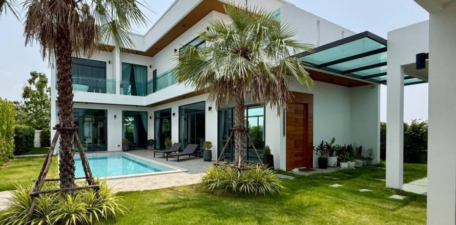 Вилла в Паттайе, Таиланд с 4 спальнями № 126596