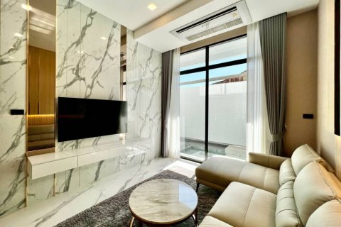 Villa in Pattaya, Thailand 4 bedrooms № 126594 - photo 3