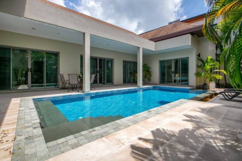 Villa in Rawai, Thailand 3 bedrooms № 101617 - photo 1