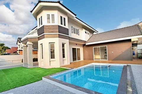 Дом в Паттайе, Таиланд с 3 спальнями  № 86518 - фото 1