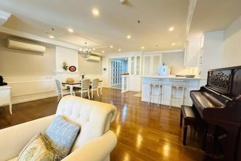 Condo in Bangkok, Thailand, 3 bedrooms  № 120618 - photo 6