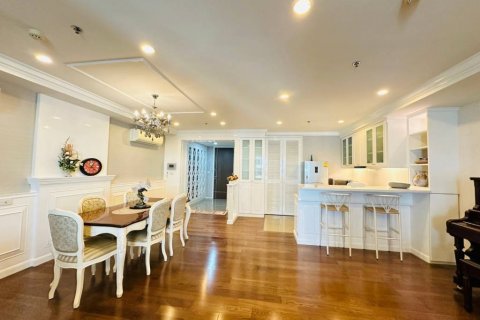 Condo in Bangkok, Thailand, 3 bedrooms  № 120618 - photo 10