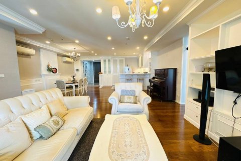 Condo in Bangkok, Thailand, 3 bedrooms  № 120618 - photo 4