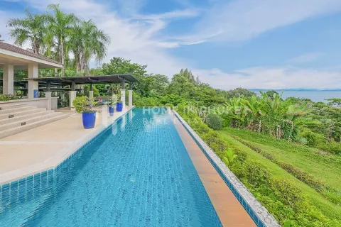 House in Phuket, Thailand 6 bedrooms № 131063 - photo 1