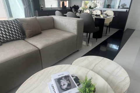 House in Bang Lamung, Thailand 4 bedrooms № 124943 - photo 7