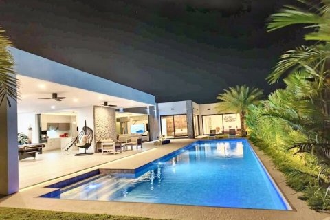 Вилла в Раваи, Таиланд с 3 спальнями  № 99687 - фото 1