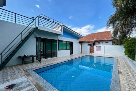 Villa in Hua Hin, Thailand 8 bedrooms № 86108 - photo 2