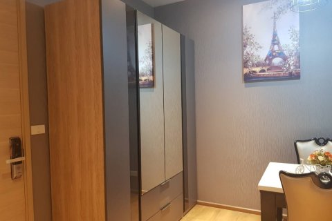 Condo in Bangkok, Thailand, 1 bedroom  № 143967 - photo 2