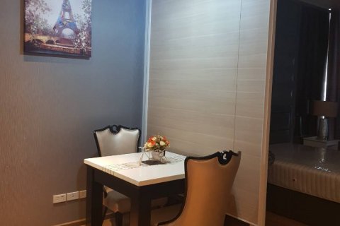 Condo in Bangkok, Thailand, 1 bedroom  № 143967 - photo 1