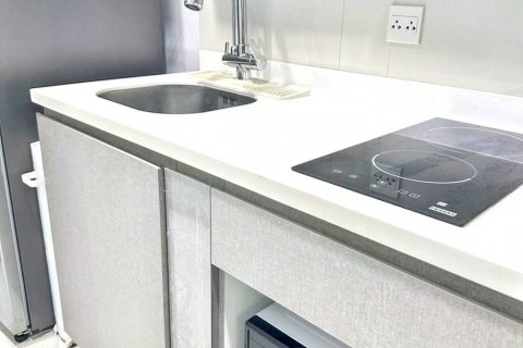 Condo in Bangkok, Thailand, 2 bedrooms  № 132938 - photo 10