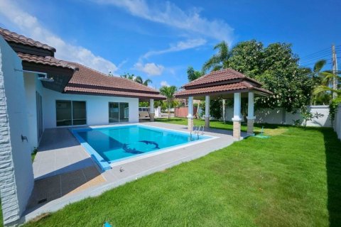 Villa in Pattaya, Thailand 3 bedrooms № 132937 - photo 6