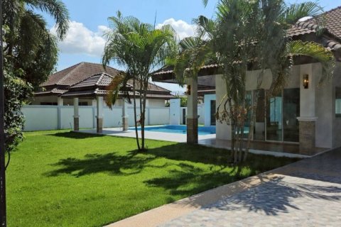 Villa in Pattaya, Thailand 3 bedrooms № 132937 - photo 7