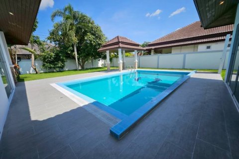 Villa in Pattaya, Thailand 3 bedrooms № 132937 - photo 4