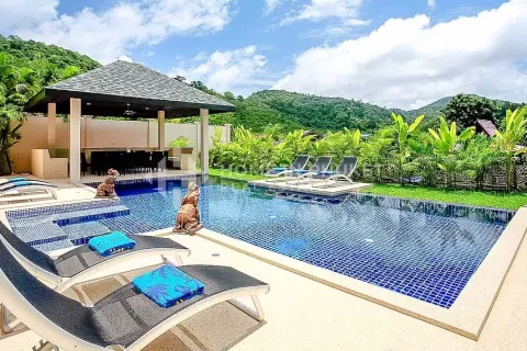 House on Nai Harn Beach, Thailand 7 bedrooms № 131106 - photo 1