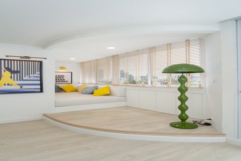 Condo in Bangkok, Thailand, 2 bedrooms  № 144449 - photo 2