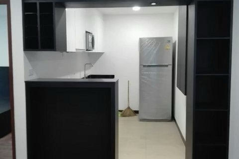 Condo in Watthana, Bangkok, Thailand, 2 bedrooms  № 123922 - photo 12