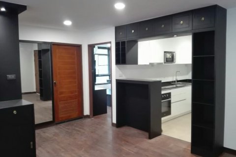 Condo in Watthana, Bangkok, Thailand, 2 bedrooms  № 123922 - photo 6