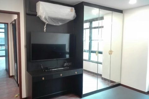 Condo in Watthana, Bangkok, Thailand, 2 bedrooms  № 123922 - photo 9