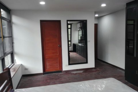 Condo in Watthana, Bangkok, Thailand, 2 bedrooms  № 123922 - photo 4