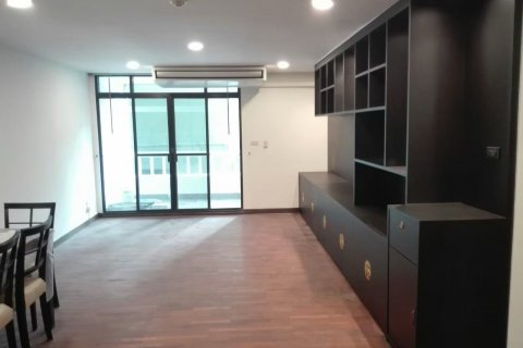 Condo in Watthana, Bangkok, Thailand, 2 bedrooms  № 123922 - photo 1