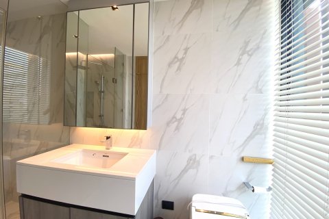 Condo in Watthana, Bangkok, Thailand, 2 bedrooms  № 123918 - photo 26