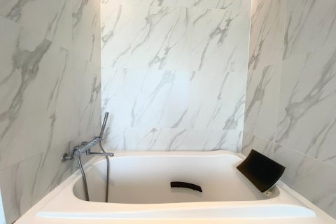 Condo in Watthana, Bangkok, Thailand, 2 bedrooms  № 123918 - photo 14