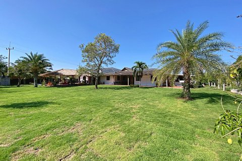 Дом в Хуа Хине, Таиланд с 5 спальнями  № 125128 - фото 7