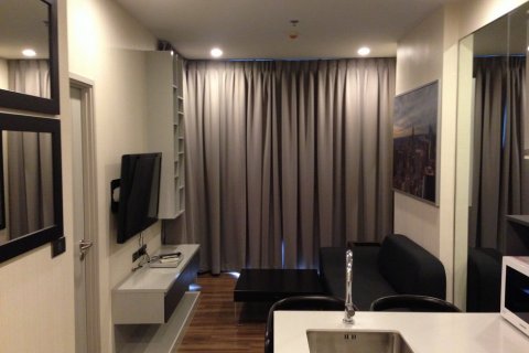 Condo in Phra Khanong, Bangkok, Thailand, 1 bedroom  № 144118 - photo 1