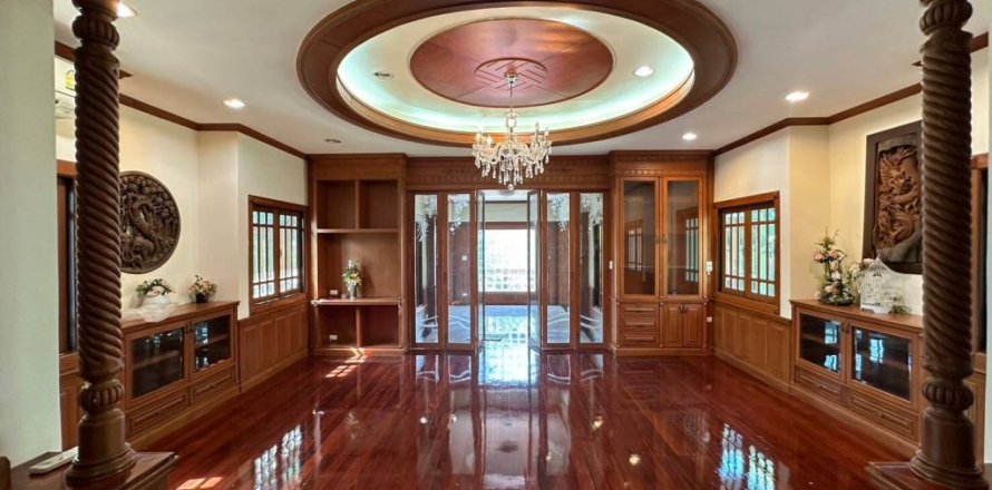 Maison à Sattahip, Thaïlande 5 chambres № 100597