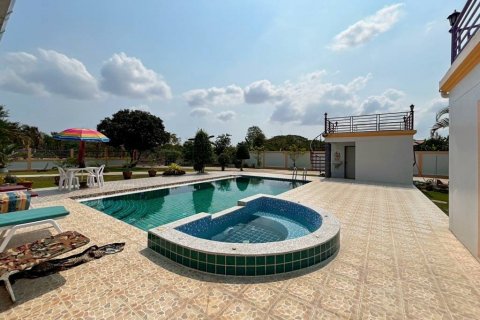 Вилла в Хуа Хине, Таиланд с 5 спальнями  № 86049 - фото 3