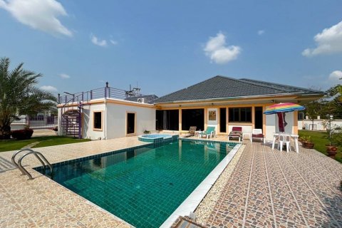 Вилла в Хуа Хине, Таиланд с 5 спальнями  № 86049 - фото 1