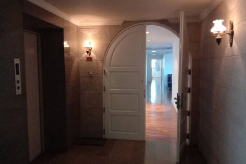 Condo in Khlong Toei, Bangkok, Thailand, 4 bedrooms  № 132241 - photo 3
