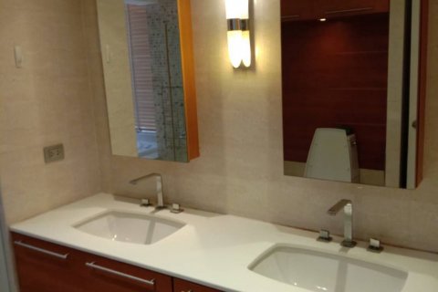 Condo in Khlong Toei, Bangkok, Thailand, 4 bedrooms  № 132241 - photo 6