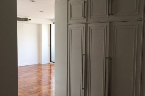 Condo in Khlong Toei, Bangkok, Thailand, 4 bedrooms  № 132241 - photo 7