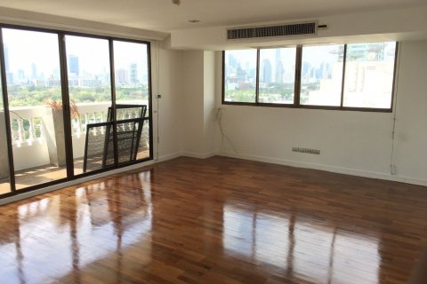 Condo in Khlong Toei, Bangkok, Thailand, 4 bedrooms  № 132241 - photo 10