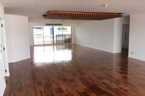 Condo in Khlong Toei, Bangkok, Thailand, 4 bedrooms  № 132241 - photo 1