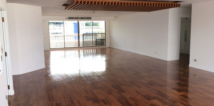 Condo in Khlong Toei, Bangkok, Thailand, 4 bedrooms  № 132241