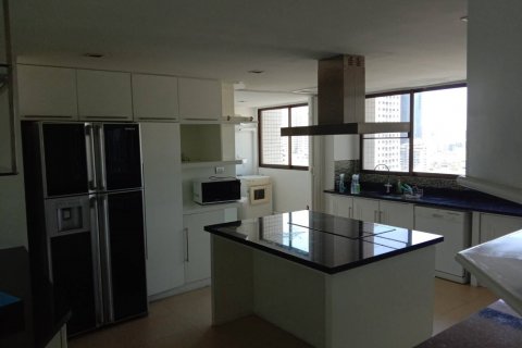 Condo in Khlong Toei, Bangkok, Thailand, 4 bedrooms  № 132241 - photo 4