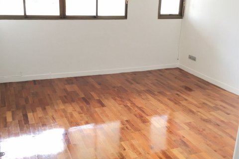 Condo in Khlong Toei, Bangkok, Thailand, 4 bedrooms  № 132241 - photo 15