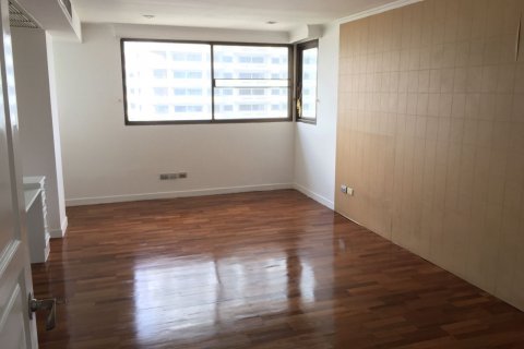 Condo in Khlong Toei, Bangkok, Thailand, 4 bedrooms  № 132241 - photo 9