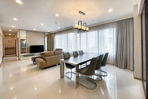 Кондоминиум с 3 спальнями в Бангкоке, Таиланд № 86666 - фото 2