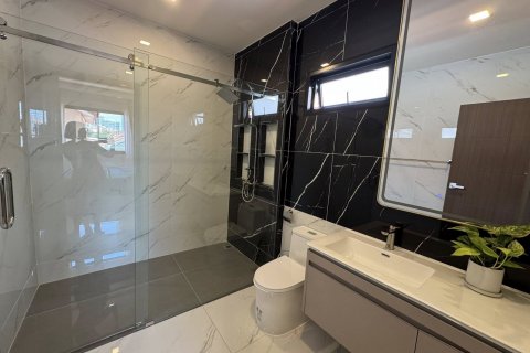 Дом в Паттайе, Таиланд с 6 спальнями  № 125063 - фото 16