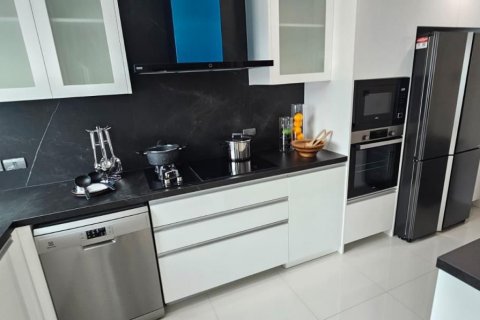 Кондоминиум с 3 спальнями в Клонг Тоэй, Бангкок, Таиланд № 123714 - фото 4